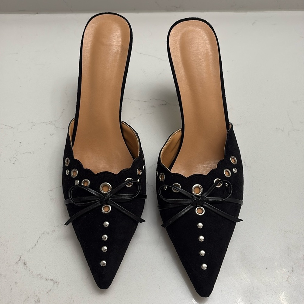 Elegant Black Heels with Bow Detail